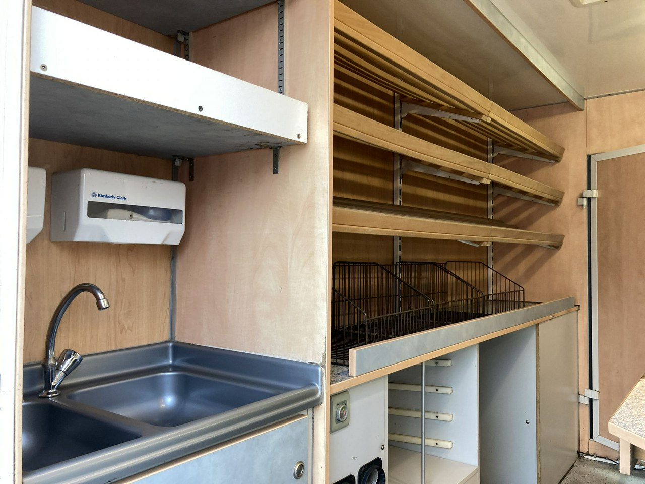 Renault Trafic Autosklep do pieczywa Gastronomiczny Food Truck Foodtruck sklep