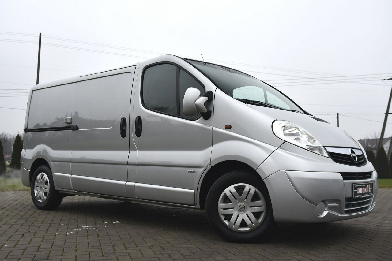 Opel Vivaro 2,5d Klimatyzacja,El.szyby.Centralka.3 osoby,kredyt,GWARANCJA