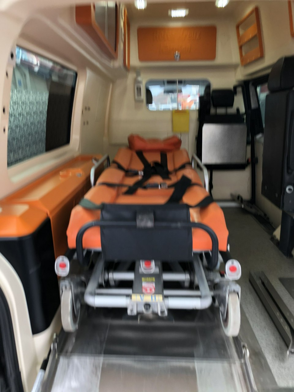 Volkswagen Transporter VW T6 Ambulans Karetka Wyposażona 4X4 DINEN 1789 Model 2014 Klima