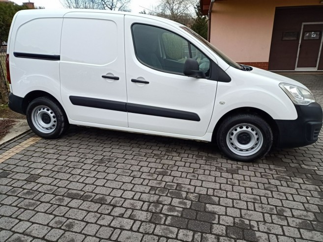 Peugeot Partner 1.6 Faktura VAT-23 %, adnotacja VAT-1 nowy model