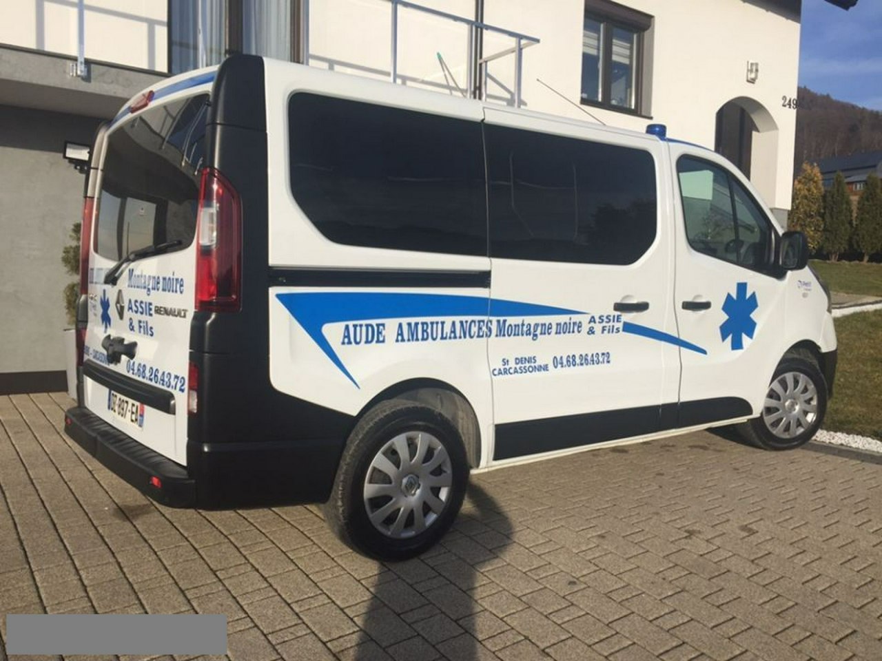 Renault Trafic ambulans sanitarny karetka nosze