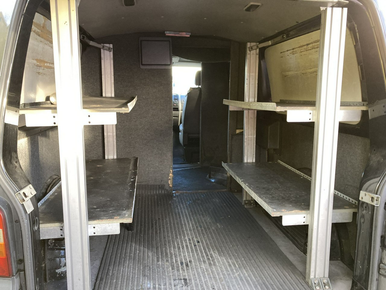 Volkswagen Transporter T5 Bankowóz Kuloodporny do przewozu pieniędzy Din en 1063 Klima