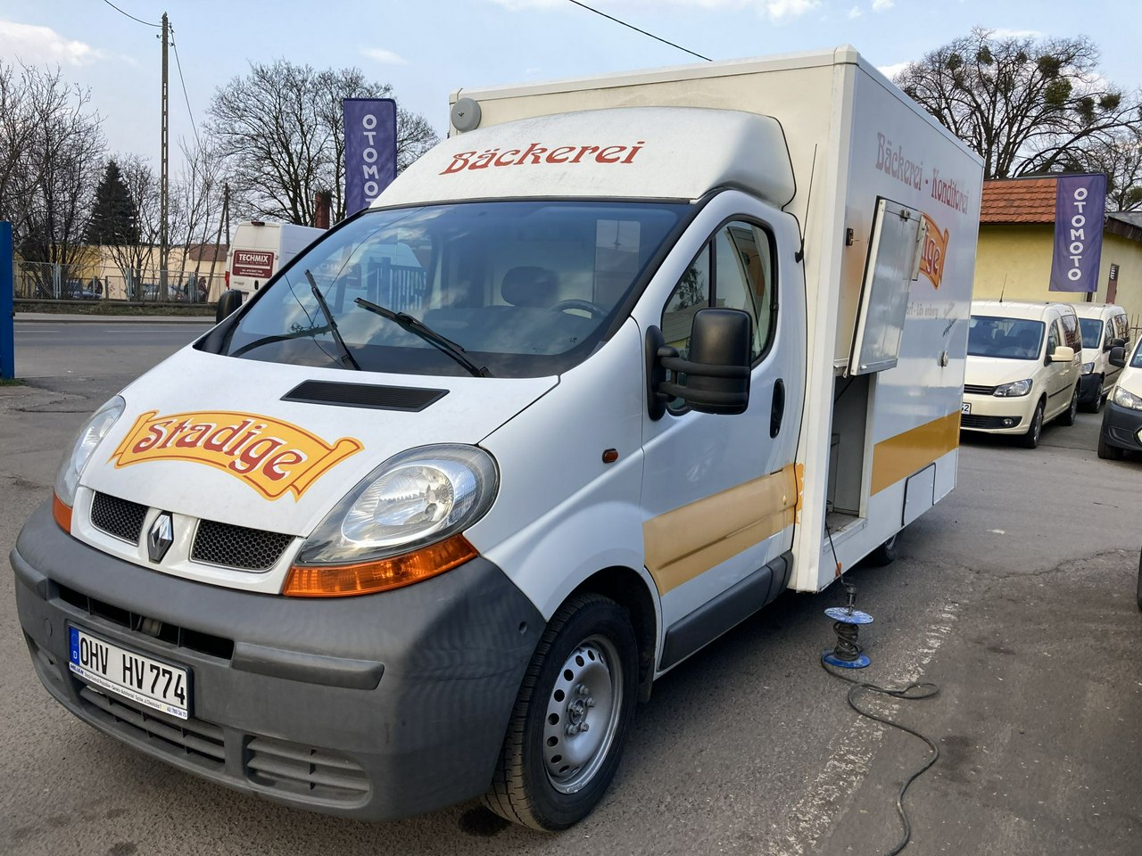 Renault Trafic Autosklep do pieczywa Gastronomiczny Food Truck Foodtruck sklep