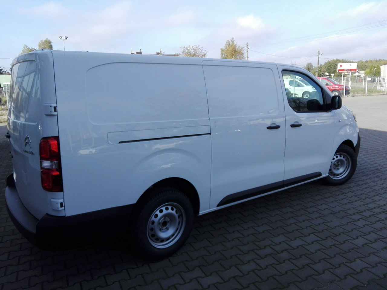 Citroen Jumpy Furgon 2,0 BHDI 120KM XL – pakiet Moduwork opony zimowe