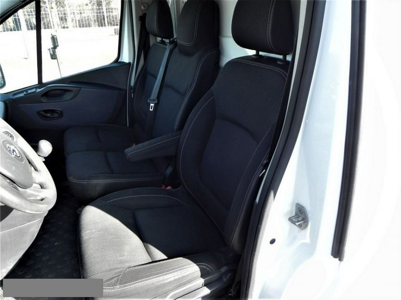 Opel Vivaro L2H1 z klimatyzacją, nawigacją, z VAT 23%