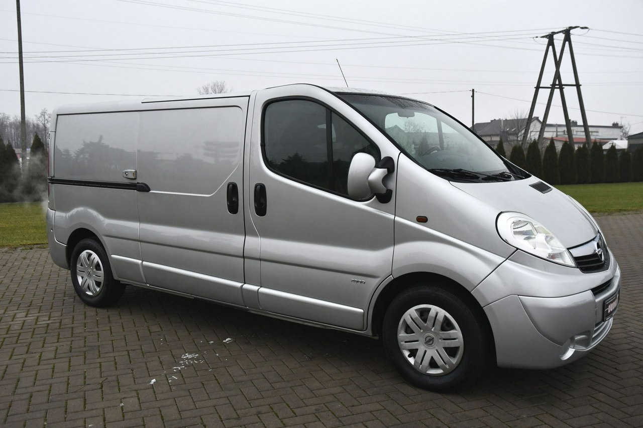 Opel Vivaro 2,5d Klimatyzacja,El.szyby.Centralka.3 osoby,kredyt,GWARANCJA