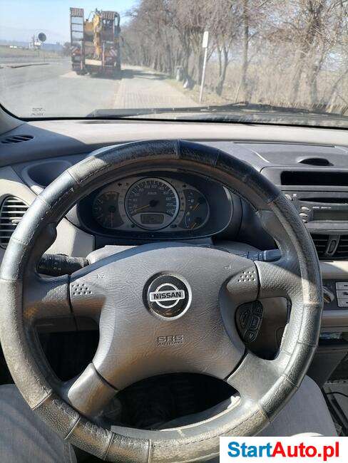 Nissan Almera Tino