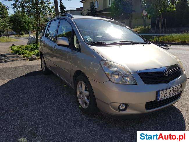 TOYOTA corolla verso