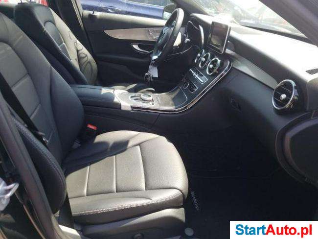 Mercedes-Benz C300 2.0 benz. 241KM autom. 2015 po gradzie