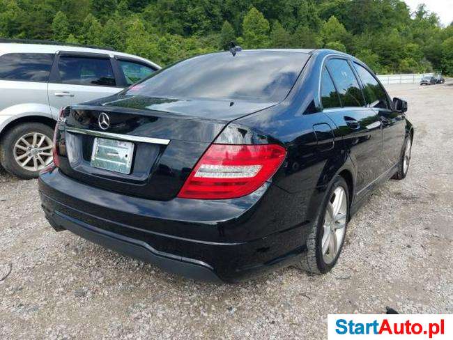Mercedes-Benz C250 1.8 204 KM 7-bieg. autom. 2012