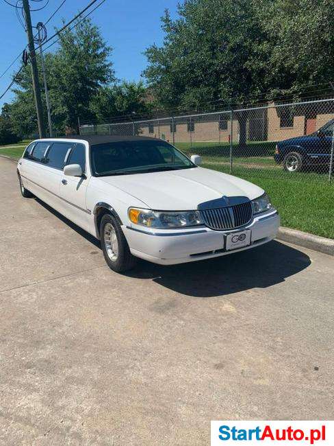 Lincoln Town Car Executive 4.6 l benz. V8 200KM 9-osob. 2000