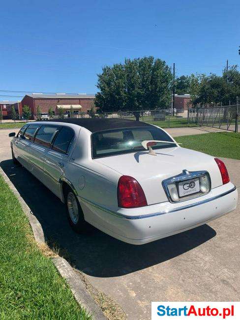 Lincoln Town Car Executive 4.6 l benz. V8 200KM 9-osob. 2000