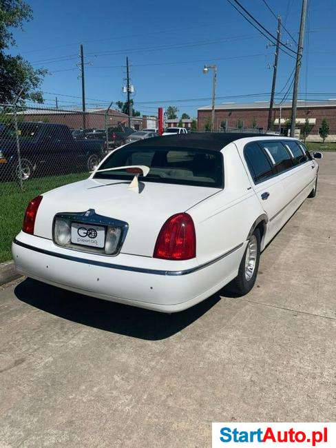 Lincoln Town Car Executive 4.6 l benz. V8 200KM 9-osob. 2000