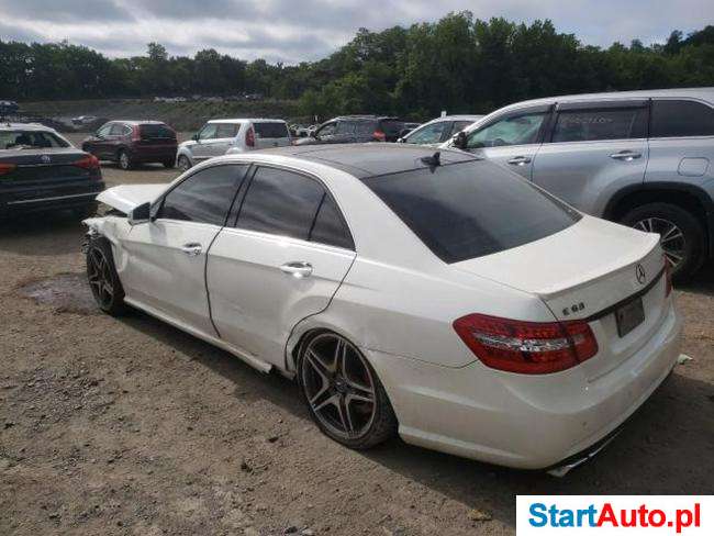 Mercedes-Benz E63 AMG benz. V8 6.2 518KM 2010