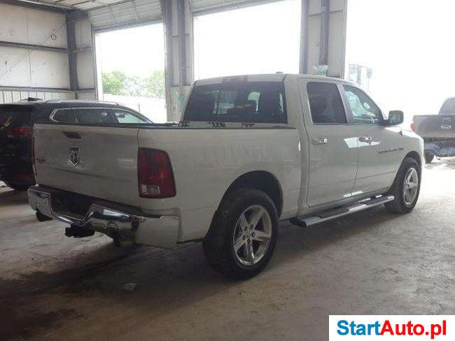 Dodge RAM 1500 SLT 5.7 benz. HEMI V8 390 KM automat 2012