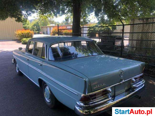 Klasyk Mercedes-Benz 220S 2.2 benz. 118 KM W111 1962