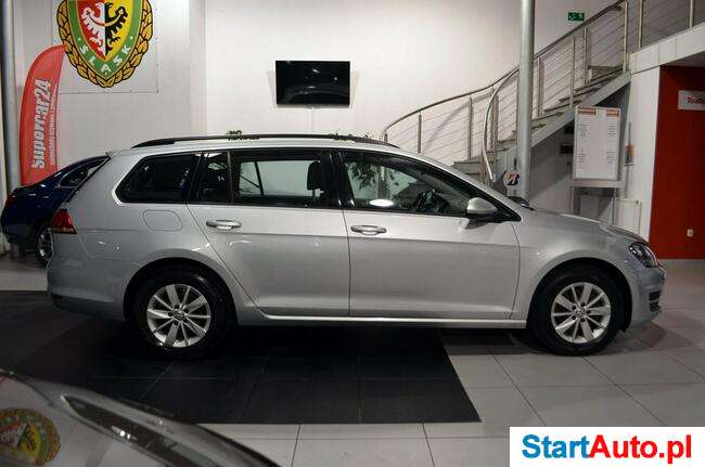 Volkswagen Golf 1,6 / Trendline / Xenon / LED / ALU / Salon PL / PDC /