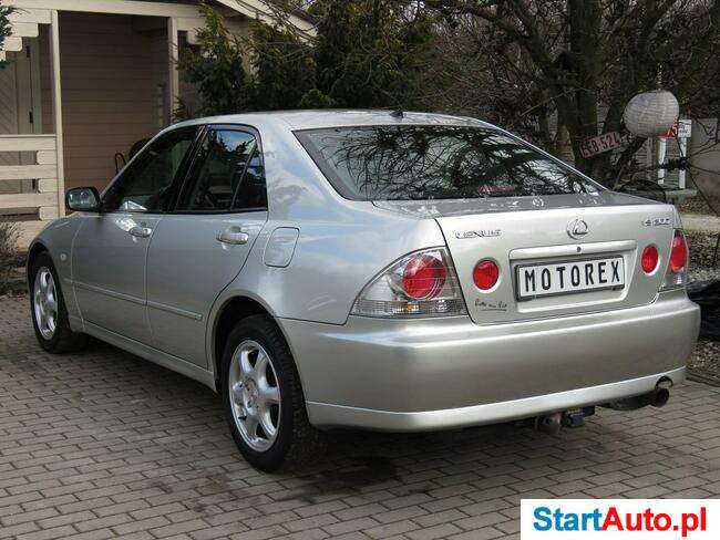 Lexus IS