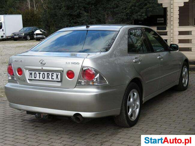 Lexus IS