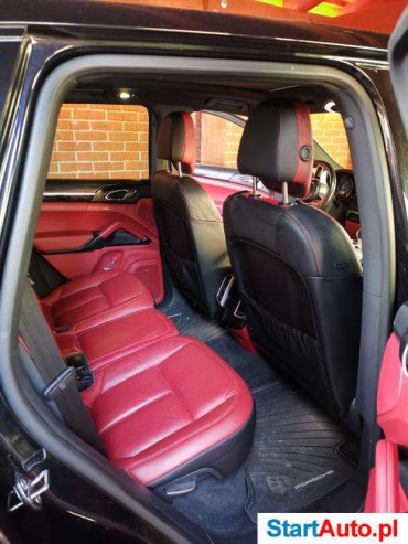 Samochód marki Porsche Cayenne II