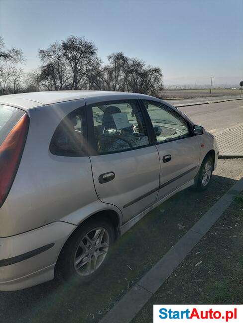 Nissan Almera Tino