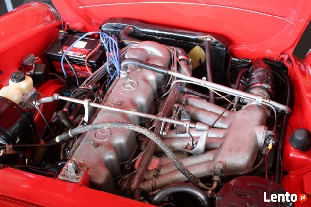 rok 1965 Mercedes-Benz SL230 Pagoda Cabrio
