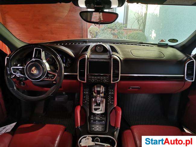Samochód marki Porsche Cayenne II