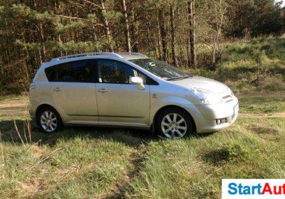 f816ee_toyota-corolla-verso-2-0-d4d-7-osob-zdjecia