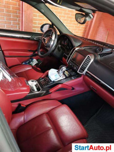 Samochód marki Porsche Cayenne II