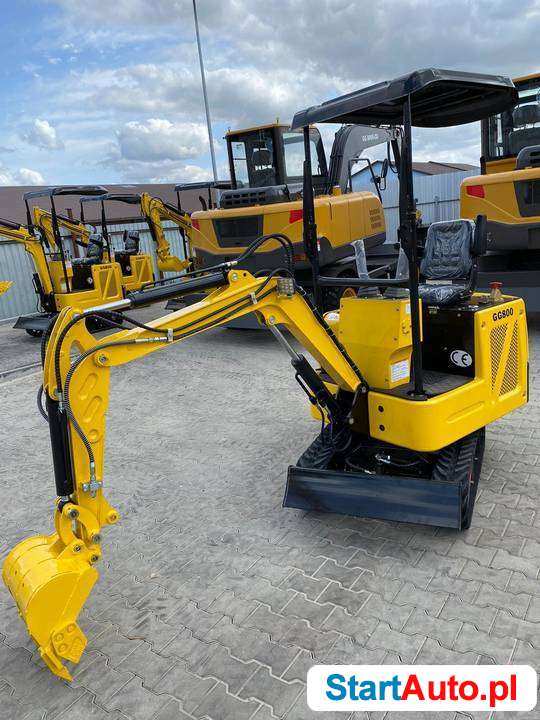 GG800 Minikoparka + 4 łyżki + szybkozłącze – 1 Ton.