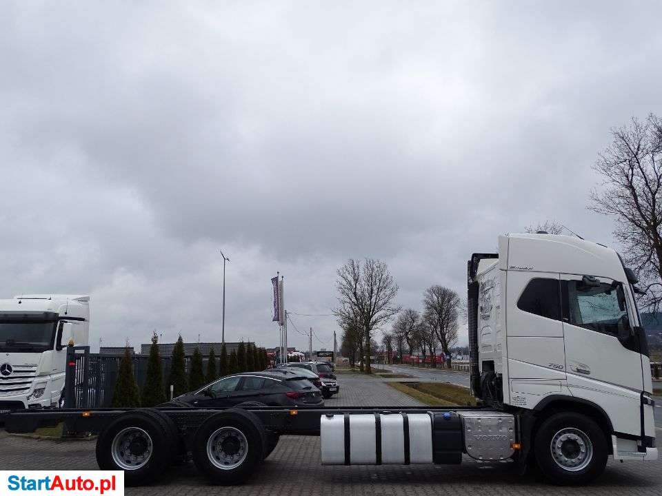 Volvo FH 16 / 750 / 6 X 4 / RAMA DO ZABUDOWY / RETARDER / NAJBOGATSZA OPCJA /