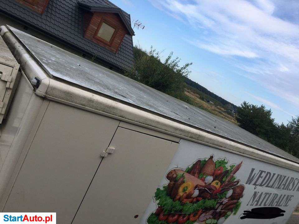 Mercedes-Benz MB 100