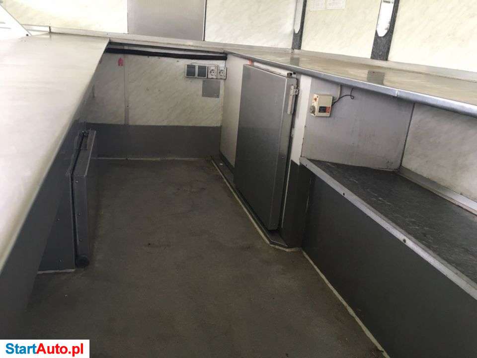 Mercedes-Benz MB 100