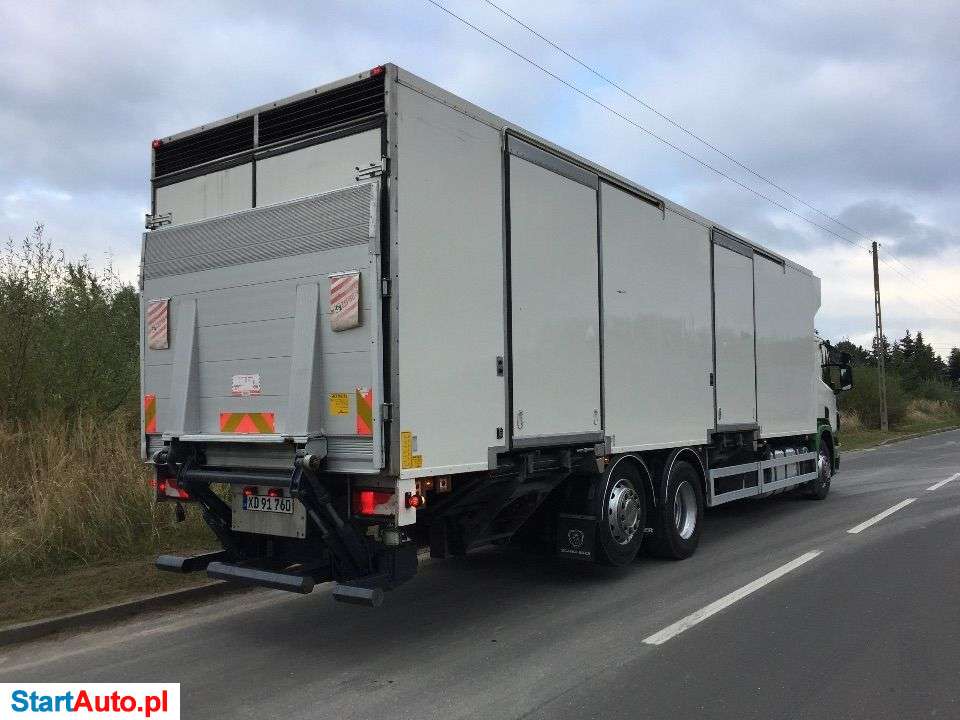 Scania P 310 DO PRZEWOZU PISKLAT