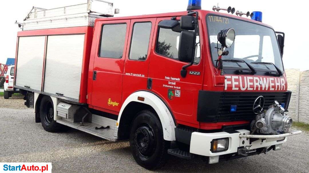 Mercedes-Benz 1222