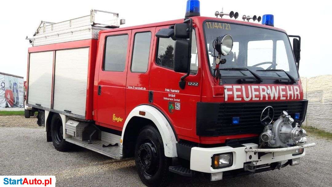 Mercedes-Benz 1222