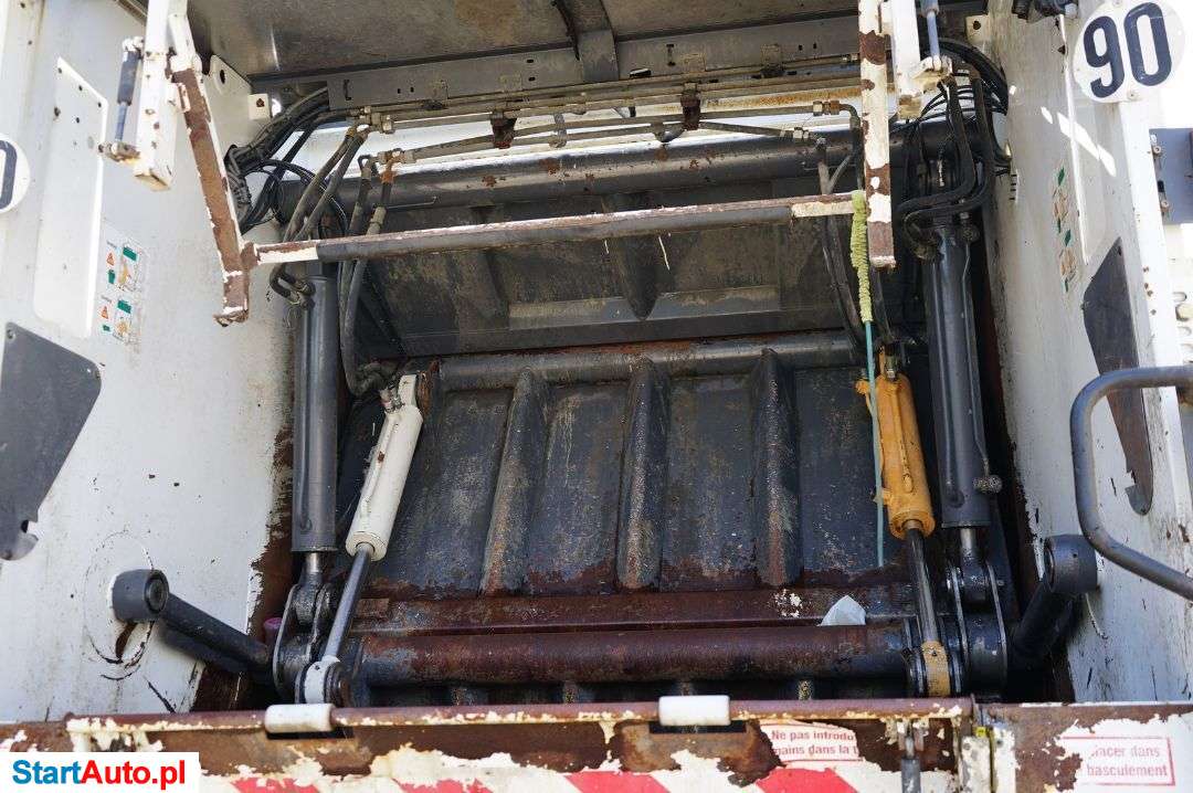 Mercedes-Benz Śmieciarka Trzyosiowa EURO 5