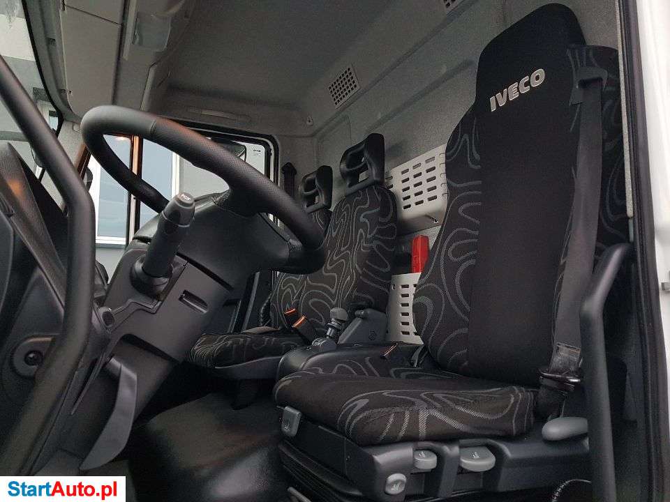 Iveco Eurocargo 12T CHŁODNIA MROŹNIA WINDA 15EP AGREGAT CARRIER KLIMA