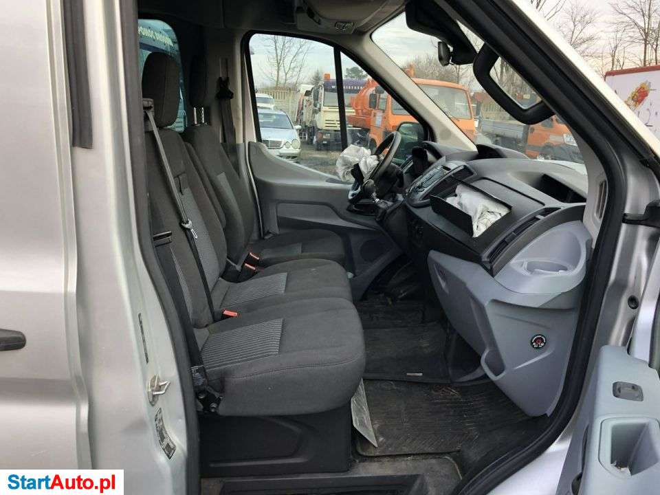 Ford Transit Autobus 18