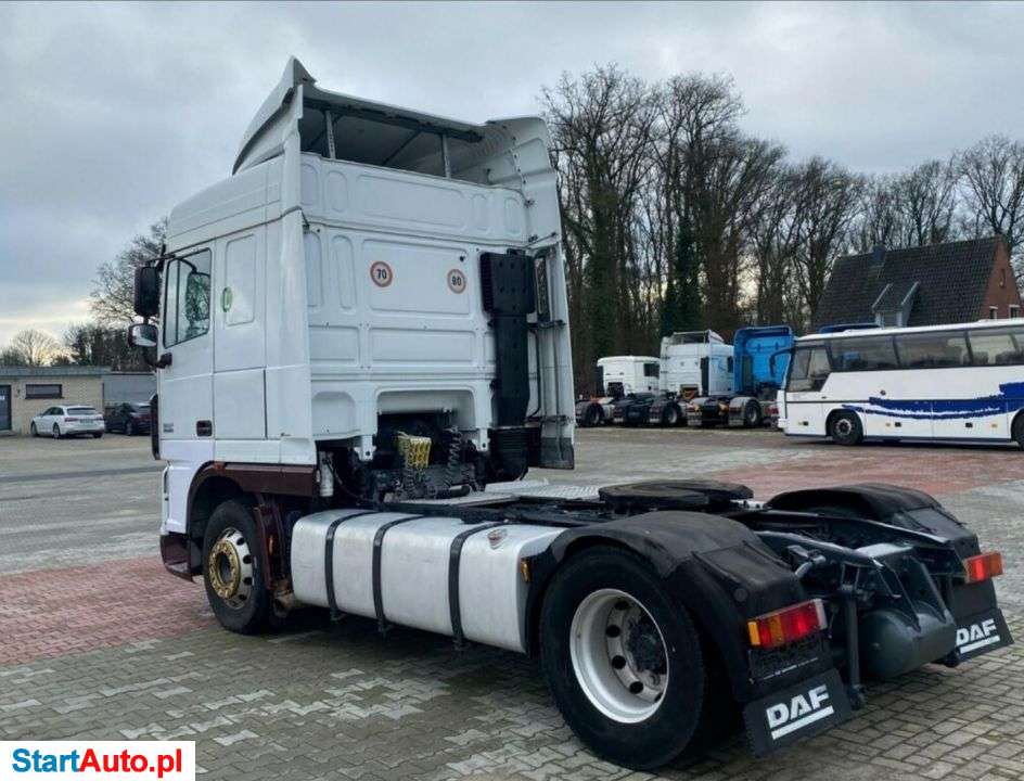 DAF XF 105.460 STANDARD / AUTOMAT / RETARDER / EURO 5 / 2X ZBIORNIK PALIWA / ORYGINALNY PRZEBIEG / SPROWADZONY Z HOLANDII / OPONY 315/70 / STAN BARDZO DOBRY / SPACE CAB SC / HALOGENY DACHOWE / SPOJLERY KABINOWE I MIĘDZYOSIOWE /