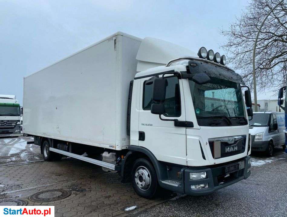 MAN TGL 12.250 MANUAL ESP 12000kg HAK SPROWADZONY Z NIEMIEC NAUKA JAZDY