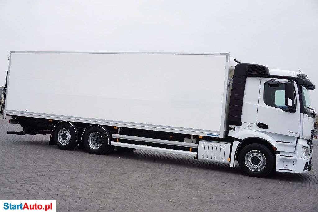 Mercedes-Benz / ACTROS / 2542 / E 6 / 6 X 2 / CHŁODNIA + WINDA / 21 EUROPALET / DŁ. 8,7 M / OS SKRĘTNA