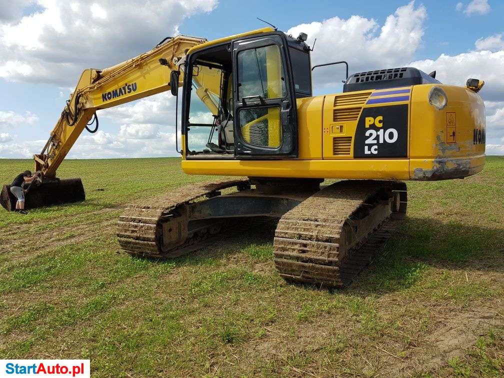 Uslugi wynajem koparka wykopy prace ziemne transport niskopdwoziem.