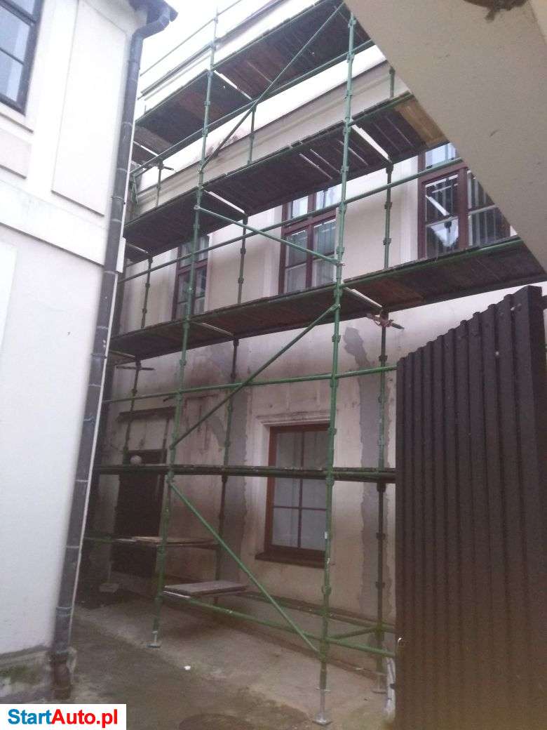 Wynajem rusztowań elewacyjnych klinowych