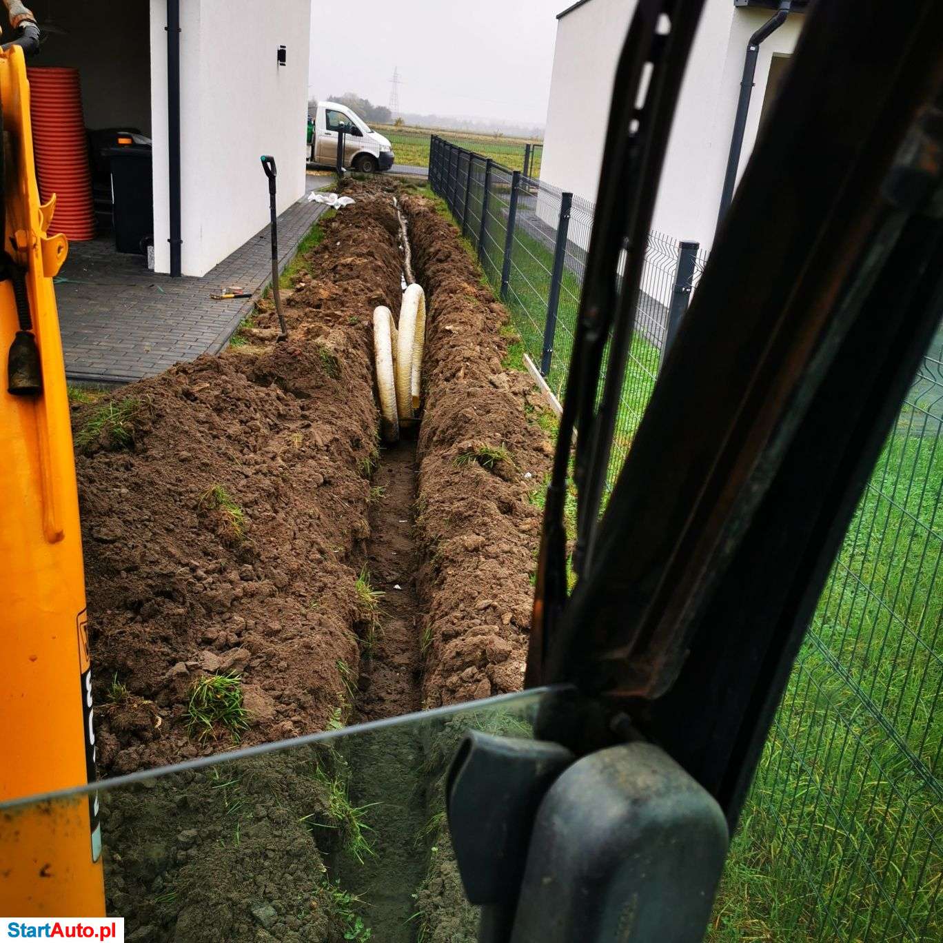 Wynajem minikoparki/Usługi minikoparką