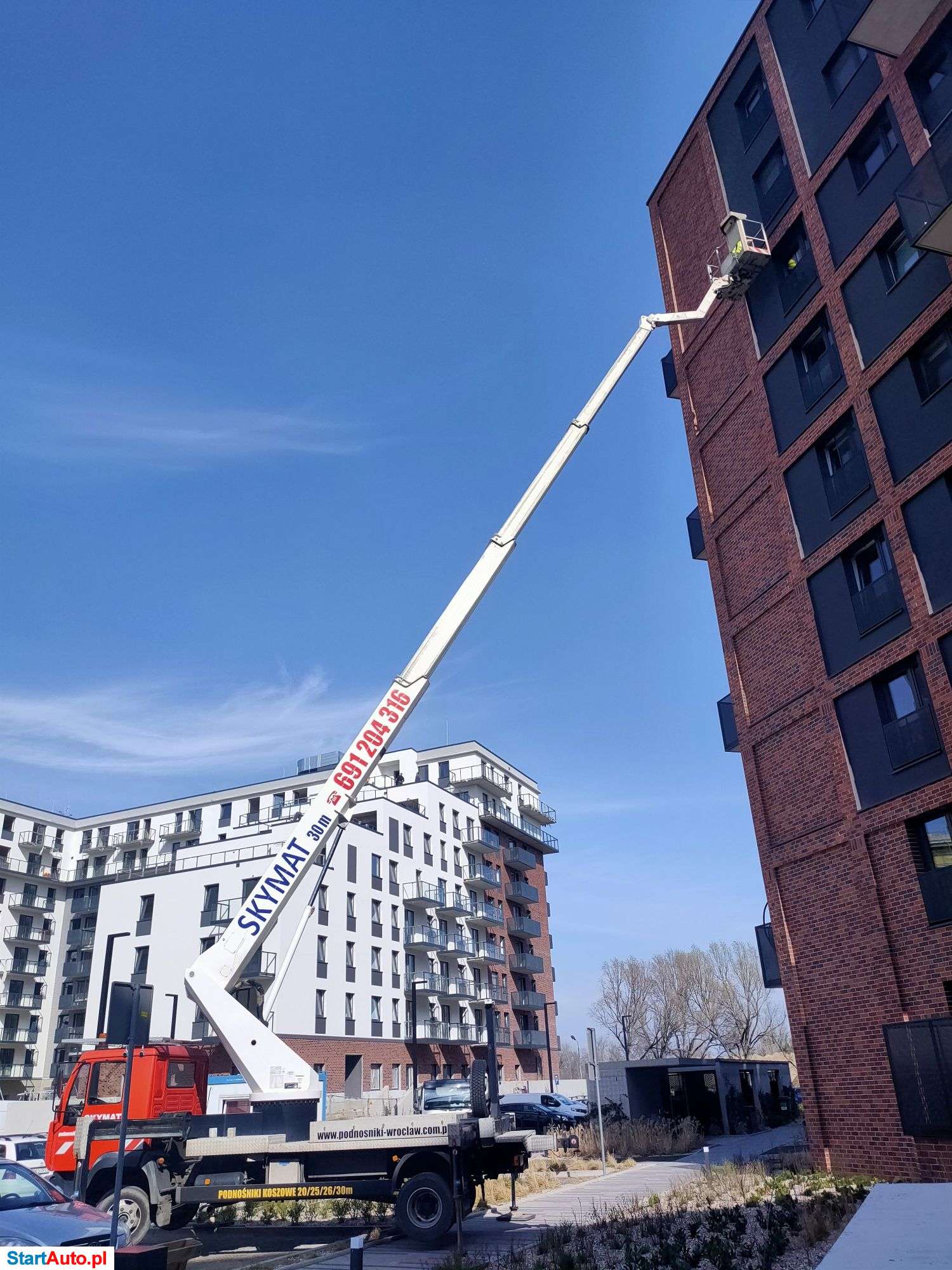 Podnośnik koszowy 20/25/26/30m. Podnośniki Wynajem – Wrocław