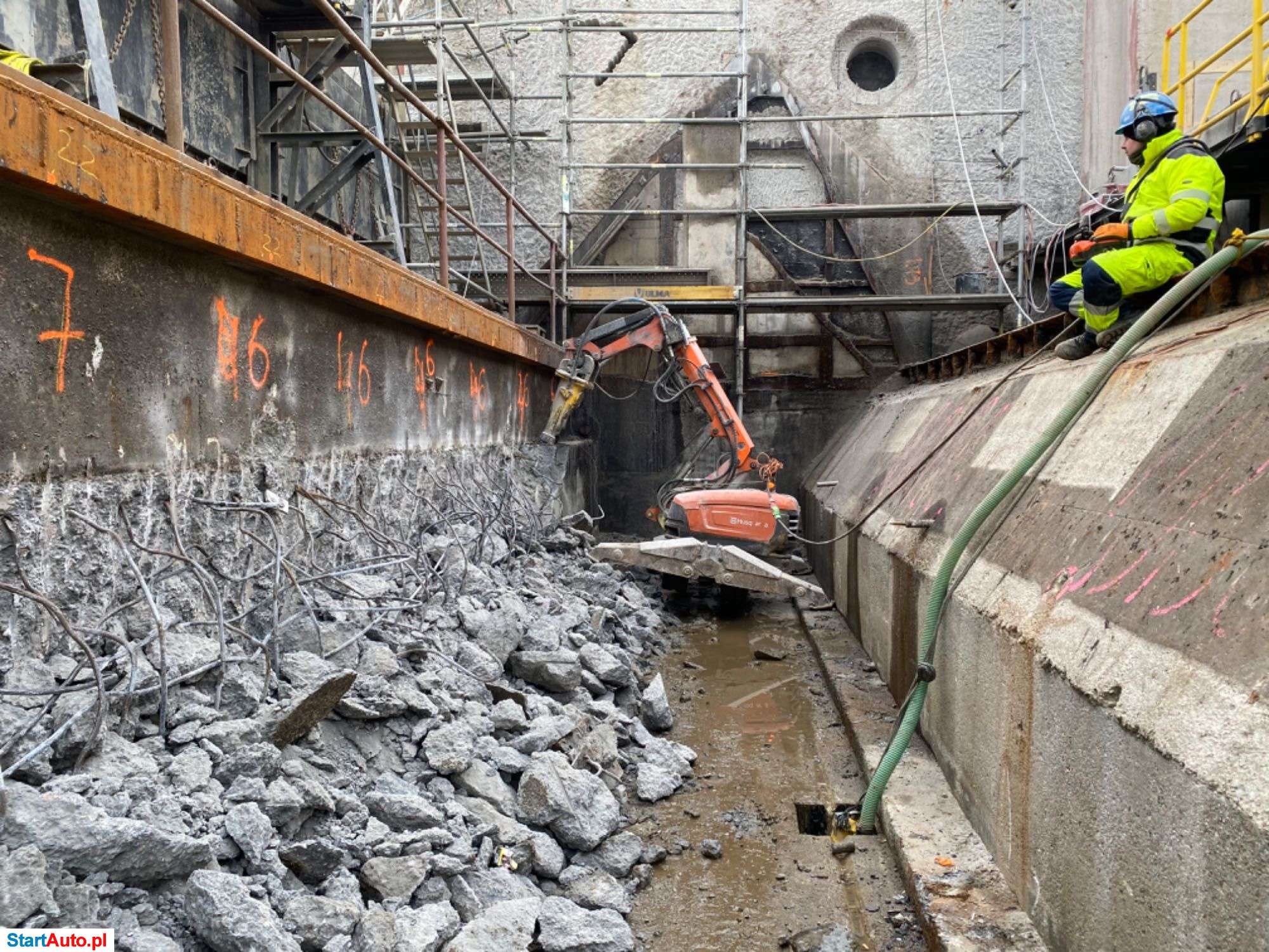 Bobcat S70 S100 Brokk brok cięcie betonu wynajem kucie betonu