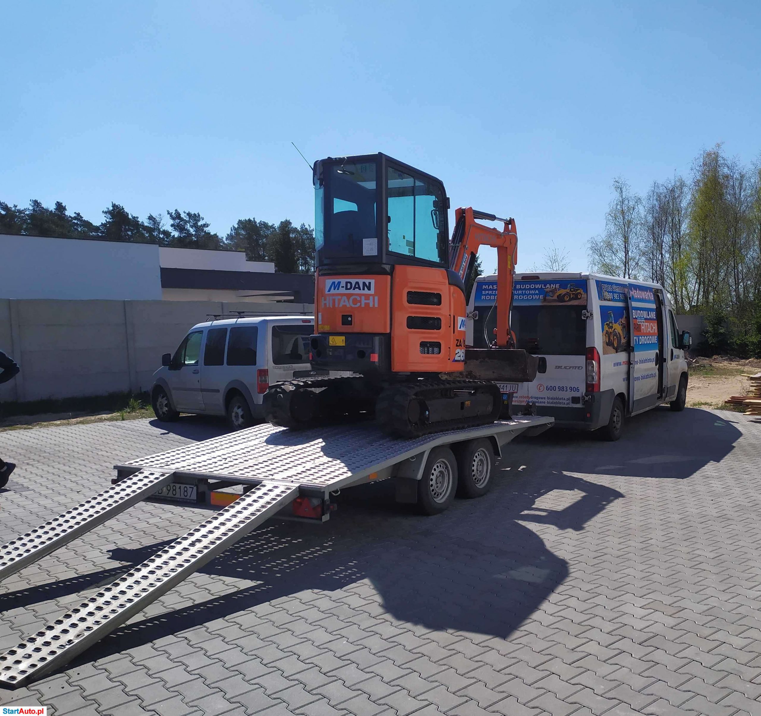 Minikoparki Hitachi Bydgoszcz, prace ziemne, kucie betonu, wynajem