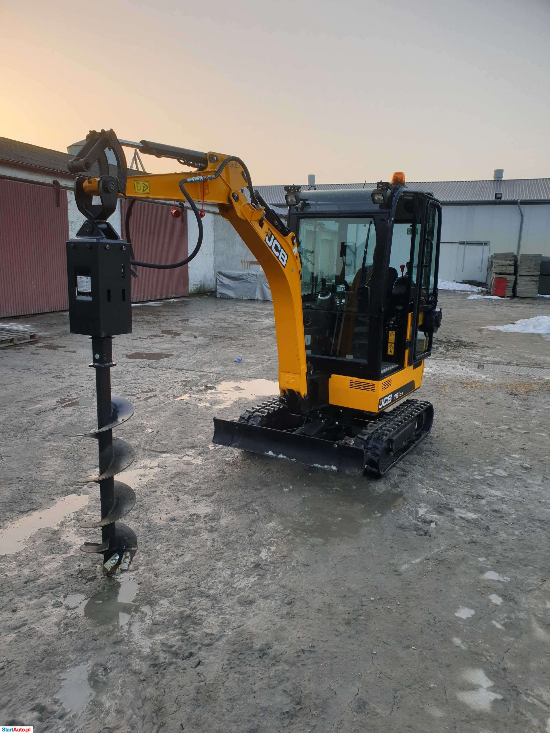 Wynajem wypożyczenie usługi minikoparka JCB 16C-1 , 19C-1