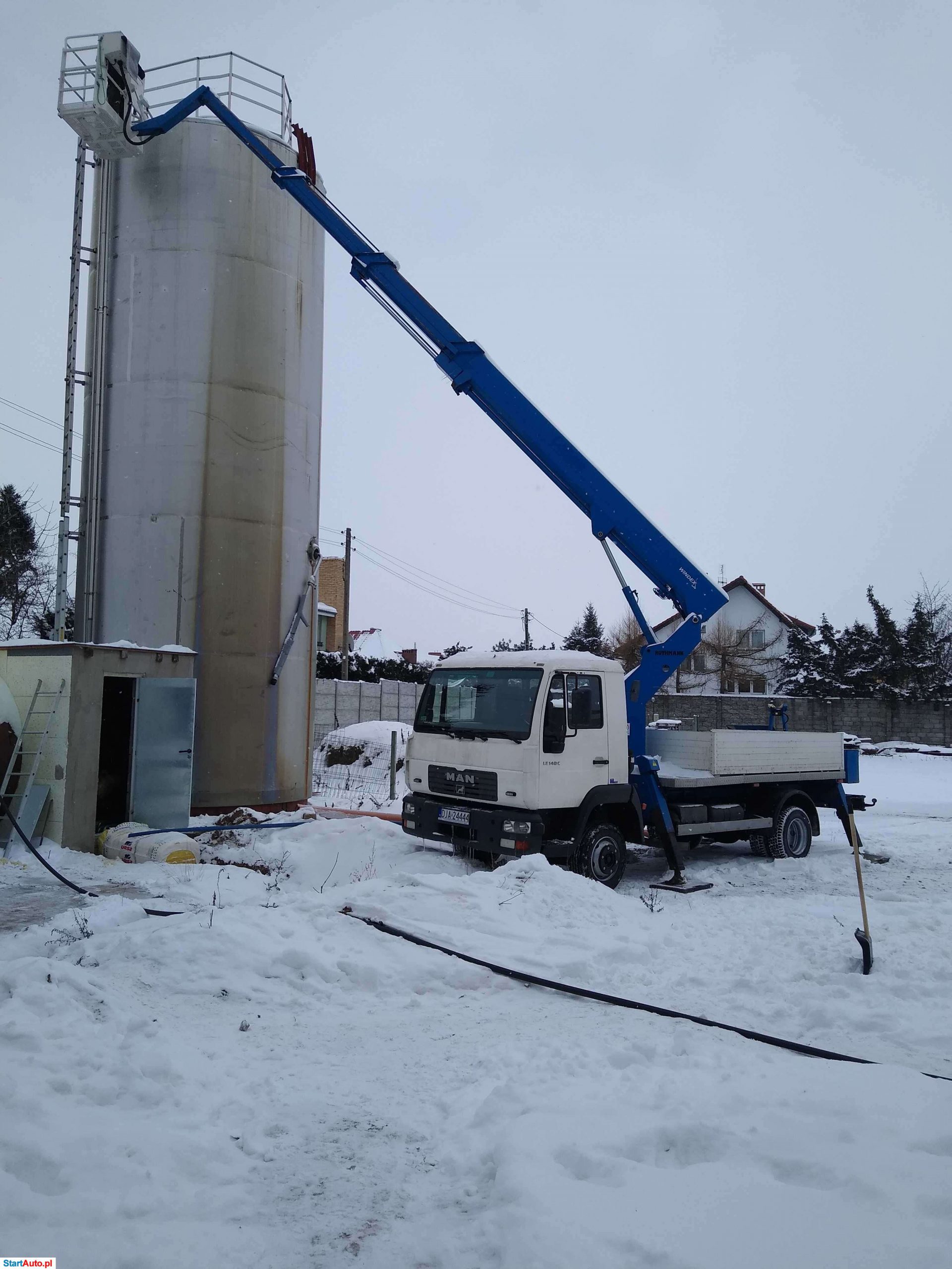 Podnośniki koszowe wynajem 22-26m